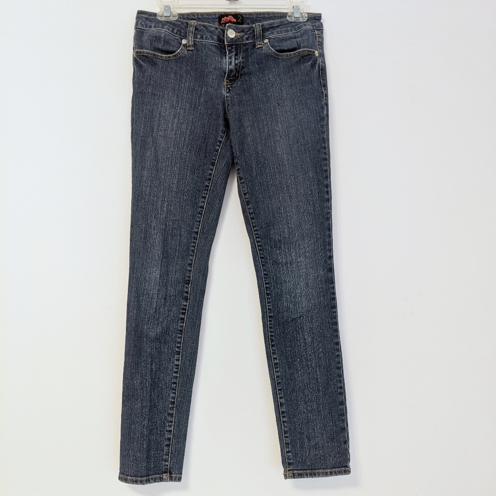2/20 Forever 21 Mid-Wash Skinny Jeans Size 27